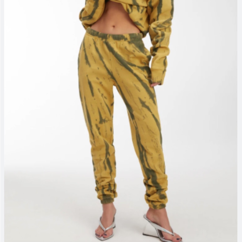 NWT Good American Boyfriend Tye Dye Sweatpants!
